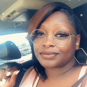 Meet your Posher, Dionne